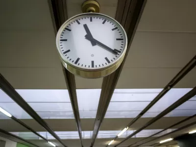 - simbolična fotografija - zdravstvo - ura - čakalne dobe za paciente - - 24.10.2016 - Univerzitetni klinični center UKC Ljubljana -