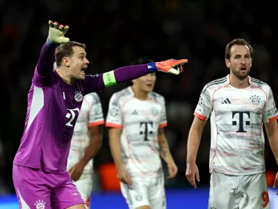Soccer Football - UEFA Champions League - Paris St Germain v Bayern Munich - Parc des Princes, Paris, France - November 4, 2025 Bayern Munich's Manuel Neuer reacts REUTERS/Gonzalo Fuentes
