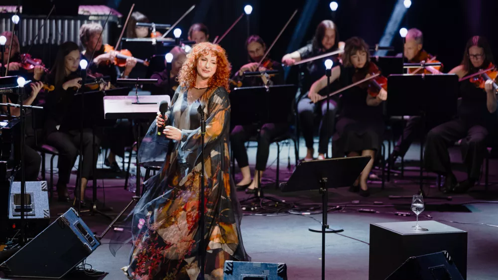 Koncert La Vita è bella / Šansoni v ogledalu slovenske prve dame šansona Vite Mavrič F Darja Štravs Tisu