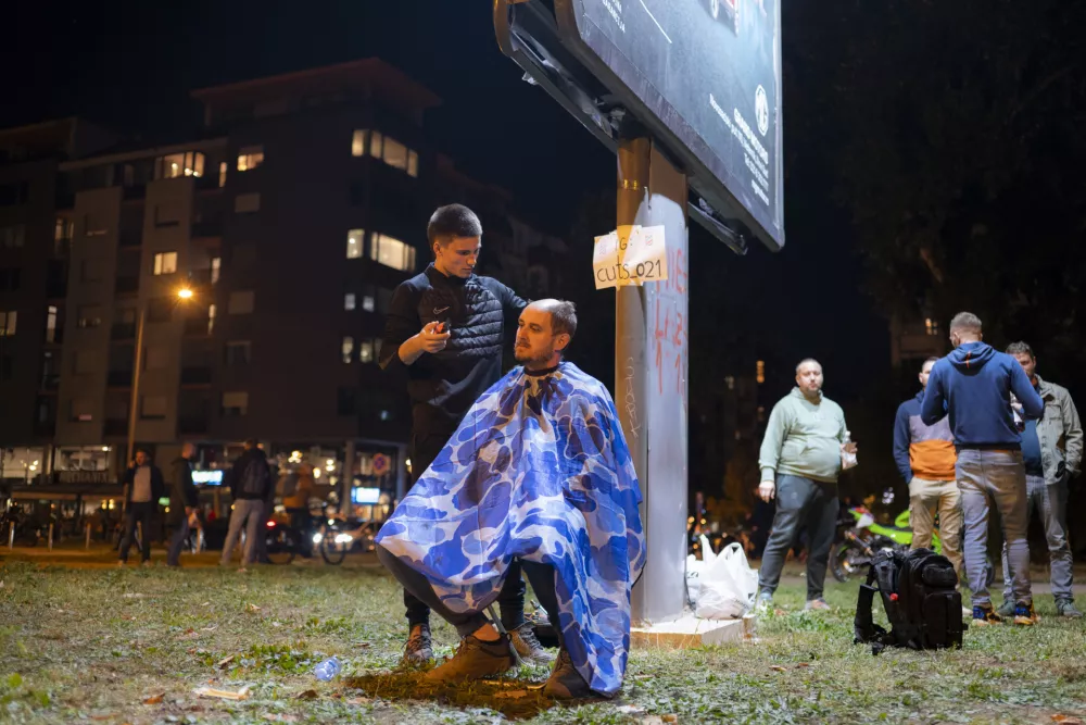 ZA OBJEKTIVNUJNO VKLJUČI V IZBOR01.11.2025 - Spominski shod v Novem Sadu eno leto po padcu nadstreška na železniški postaji v Novem Sadu, ki je zahteval življenja 16 ljudi in zanetil množične protivladne proteste, Novi Sad, Srbija. FOTO: Nik Erik Neubauer / Foto: 