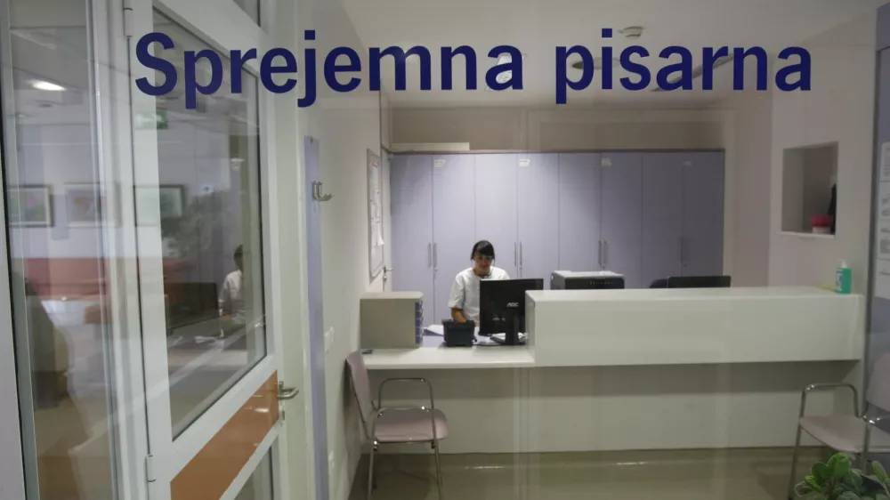 Kaj prinaša preglednejše centralno naročanje bolnikov in ukinjanje stopnje »zelo hitro«