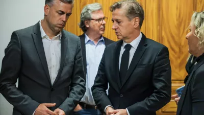 Novo mesto, Rotovz.Predsednik vlade Robert Golob se je danes sestal z zupanom Novega mesta Gregorjem Macedonijem in drugimi predstavniki jugovzhodnih obcin.