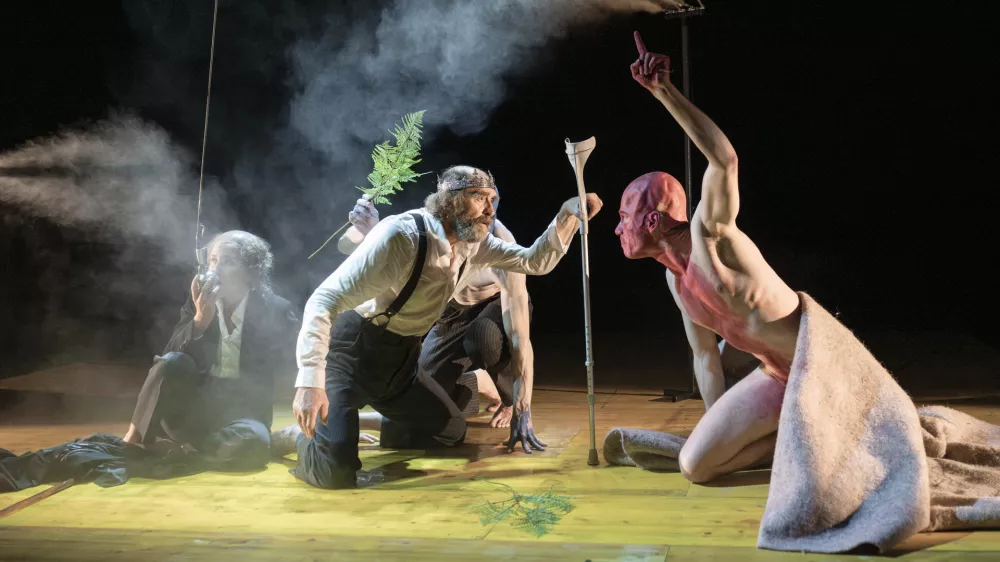 Ritualno poetično potovanje iz reda v kaos