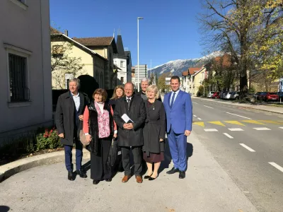 župani zgornje Gorenjske, od leve proti desni Ciril Globočnik (Radovljica), Eva Štravs Podlogar (direktorica razvojne agencije), Vera Djurić Drozdek (direktorica jeseniške občinske upave), Leopold Pogačar (Žirovnica), Jože Sodja (Bohinj), Henrika Zupan (Kranjska Gora), Anton Mežan (Bled)