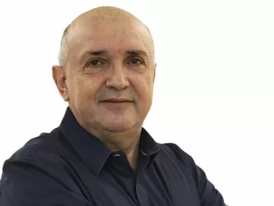 Darijan Košir- Redakcija Dnevnik 2024 - portreti za komentarje in kolumne - kolumnisti - komentatorji – novinarji - portret //FOTO: Luka Cjuha / Foto: Luka Cjuha