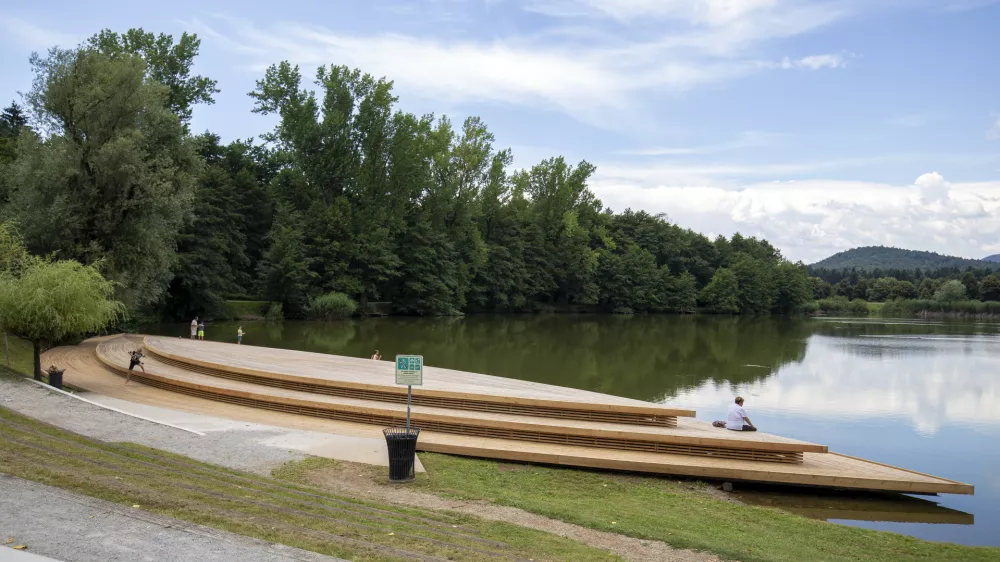 ﻿- 26.07.2018 - Koseški bajer - prenovljena lesena ploščad -  //FOTO: Matjaž Rušt