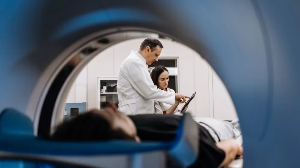 Pri vse več mlajših odraslih odkrijejo raka. / Foto: Vladislav Stepanov