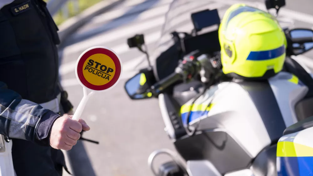 prometni nadzorpolicija - simbolična fotografijaprometna policijavarnost v prometupolicija na motorjihmotoristična policijaprehitri voznikiavtocestna policija08.04.2025 Policijski nadzor, počivališče PovodjeFOTO: Nik Erik Neubauer