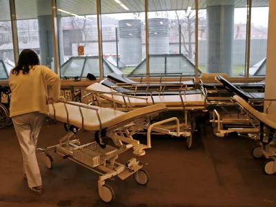 ﻿- simbolična fotografija - bolniška postelja - onkologija - zdravljenje novotvorb (rakavih tkiv in tumorjev) - zdravstvo - bolezen rak - - 02.03.2015 - Onkološki inštitut Ljubljana (OI) - dan odprtih vrat - //FOTO: Tomaž Skale