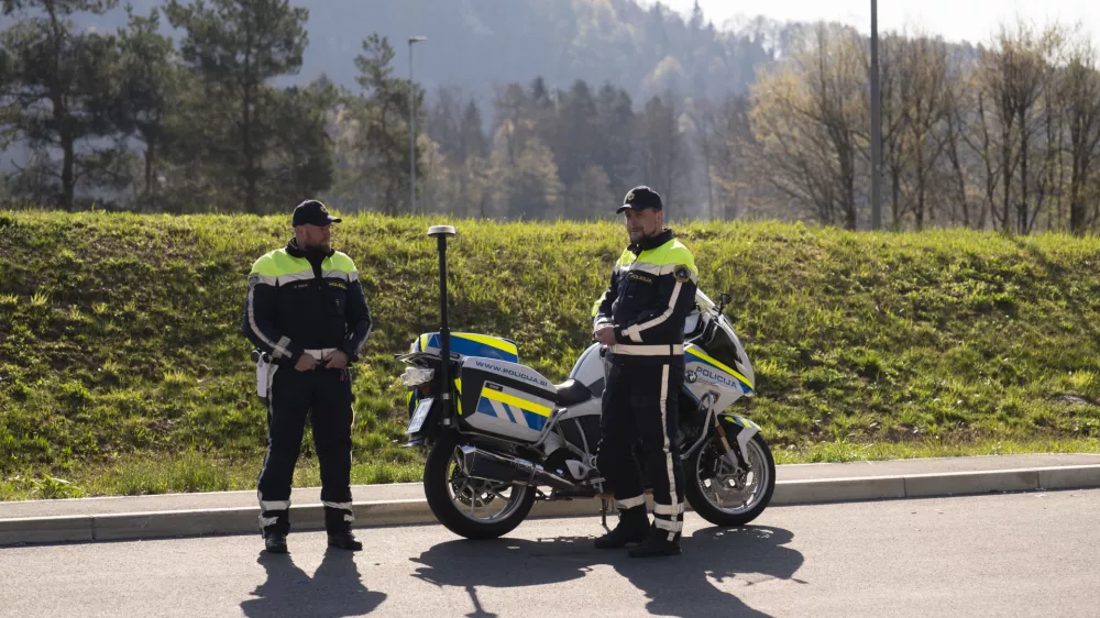 prometni nadzorpolicija - simbolična fotografijaprometna policijavarnost v prometupolicija na motorjihmotoristična policijaprehitri voznikiavtocestna policija08.04.2025 Policijski nadzor, počivališče PovodjeFOTO: Nik Erik Neubauer