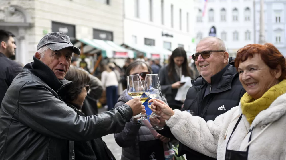 alkohol simbolična fotografijaalkoholizem vino08.11.2025 Martinovanje v Ljubljani - Ljubljanska vinska pot Foto: Nik Erik Neubauer