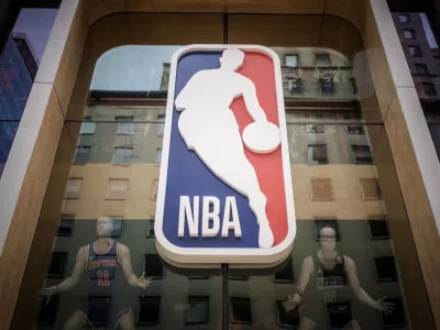 FILED - 16 September 2023, US, New York: The logo of the US Basketball League NBA is pictured on an NBA fan store in Manhattan. Photo: Michael Kappeler/dpa