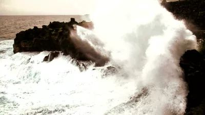 Morje je lahko brezkompromisno. Slika je simbolična.