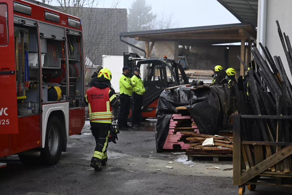 Velik požar v Preserjah pogašen, gmotna škoda zelo velika
