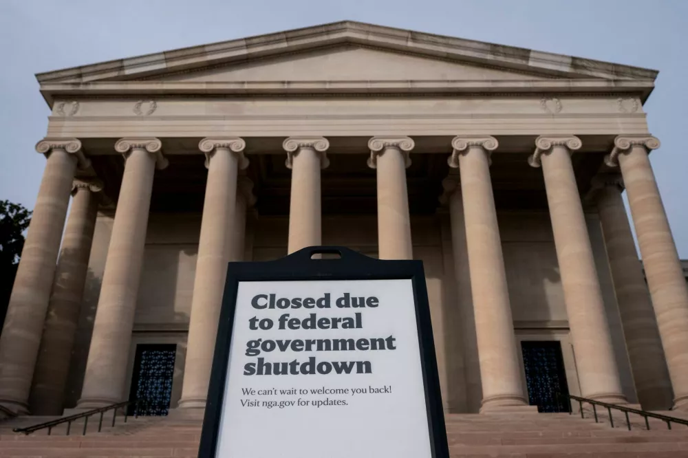 Signage warning of closures due to the U.S. Government shutdown in front of the National Gallery of Art, more than a month into the continuing U.S. government shutdown in Washington, D.C., U.S., November 7, 2025. REUTERS/Nathan Howard
