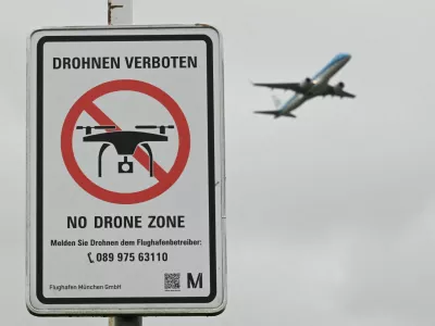 FILE PHOTO: A sign with a drone ban is displayed outside the airport in Munich, Germany October 6, 2025. REUTERS/Angelika Warmuth/File Photo