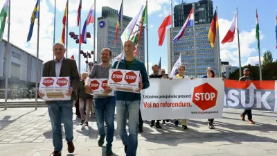 Vložitev podpisov za referendumpokojninska reforma