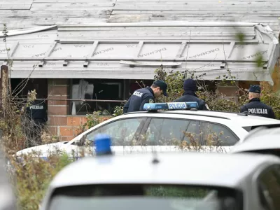 Ženska je v začetku novembra 2025 blizu zagrebškega letališča v domači hiši s sekiro napadla partnerja in ga ubila. 