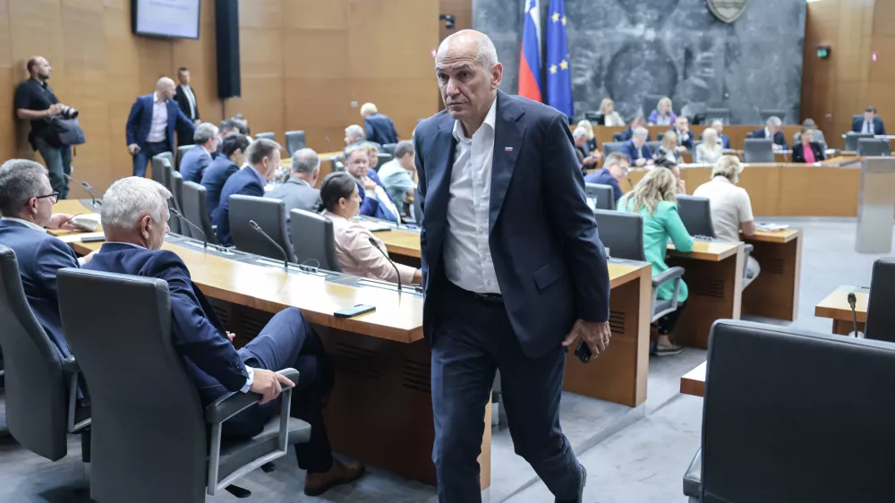 Janez Janša- 07.07.2025 - začetek redne seje DZ s poslanskimi vprašanji ministrskemu zboru; DZ, velika dvorana, Šubičeva 4, LJUBLJANA​//FOTO: Jaka Gasar
