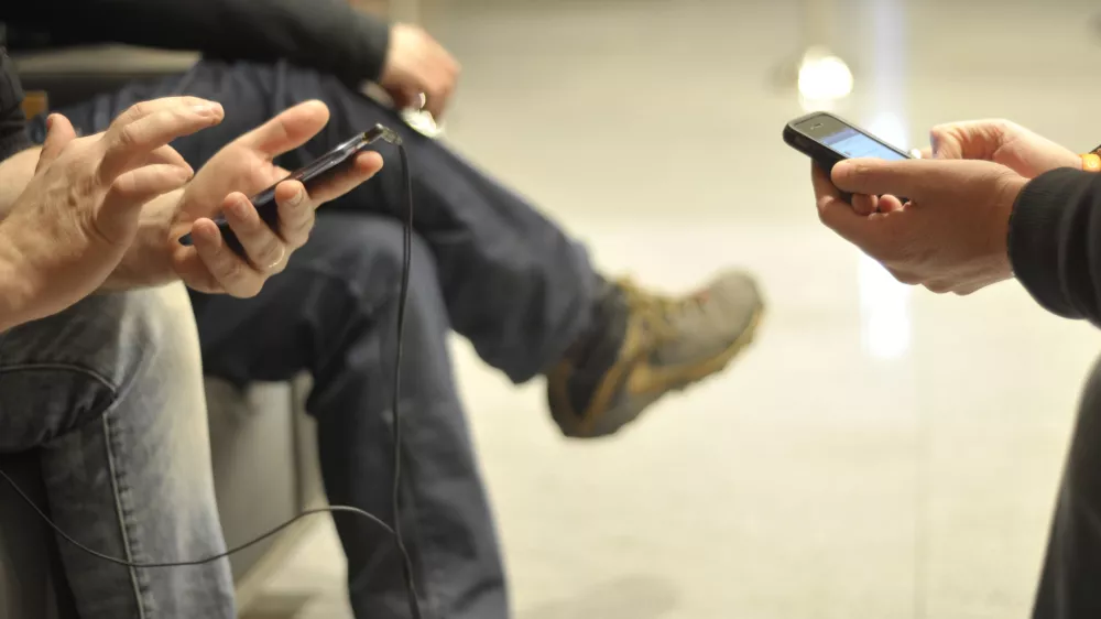 Kaj bolnik tvega z nakupi prek družbenih omrežij