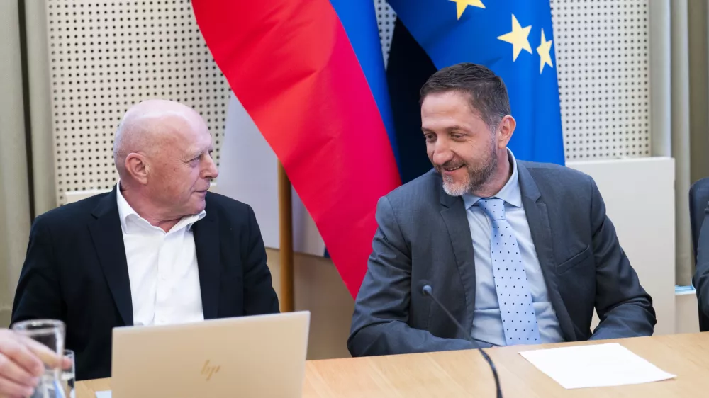 Franc PropsKlemen Boštjančič09.04.2025 Seja pogajalske komisije, na kateri se bodo sestale vladna pogajalska skupina in pogajalski skupini reprezentativnih sindikatov javnega sektorjaFOTO: Nik Erik Neubauer