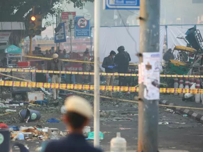 Security personnel and members of the forensic team work at the site of an explosion near the historic Red Fort in the old quarters of Delhi, India, November 11, 2025. REUTERS/Adnan Abidi