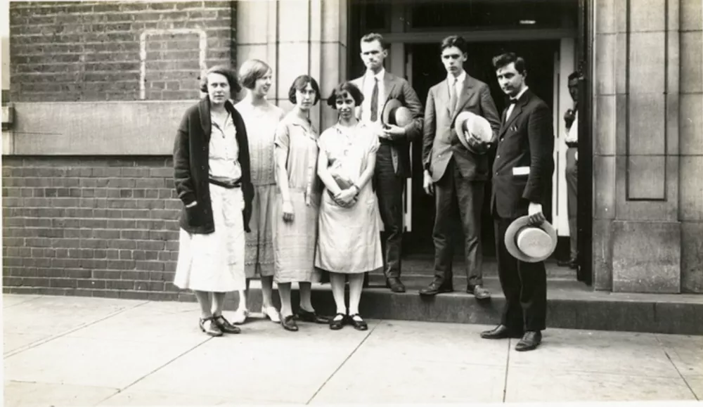 Moštvo, ki je sodelovalo v eksperimentu. / Foto: Smithsonian Institution Archives/pd