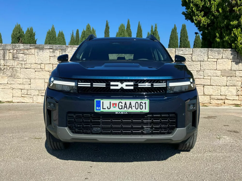 Dacia bigster hybrid 155 journey: V slogu pesmi Čista desetka