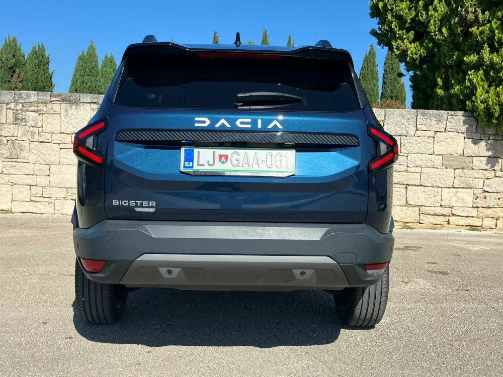 Dacia bigster hybrid 155 journey: V slogu pesmi Čista desetka