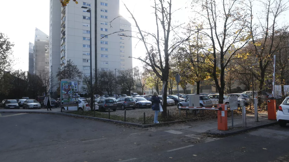 Namesto parkirišč bi gradili vila bloke, v soseski BS3 temu ostro nasprotujejo