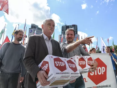 Frančišek Berk, Goran Lukič, Miha Blažič- 24.09.2025 - novinarska konferenca Delavske koalicije pred vložitvijo pobude volivcev za vložitev zahteve za razpis zakonodajnega referenduma o pokojninski reformi//FOTO: Jaka Gasar