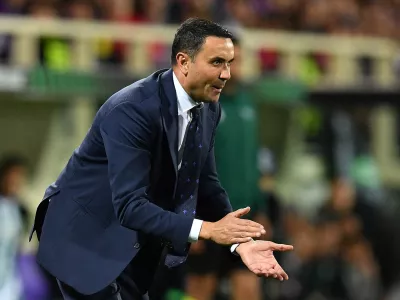FILE PHOTO: Soccer Football - Conference League - Semi Final - Second Leg - Fiorentina v Real Betis - Stadio Artemio Franchi, Florence, Italy - May 8, 2025 Fiorentina coach Raffaele Palladino, who has taken over at Atalanta REUTERS/Jennifer Lorenzini/File Photo