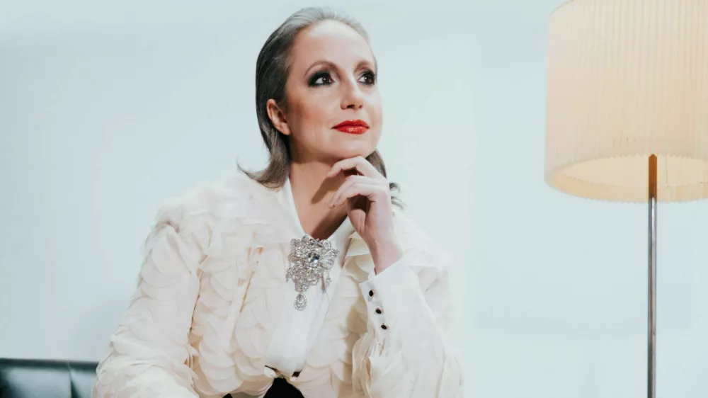 Jadranka Juras bo svoj novi album Dva črna vrana predstavila tudi 21. novembra v Skalni dvorani na Ljubljanskem gradu. / Foto: Jana Furman 