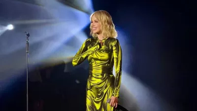 Pevka Jelena Rozga je svojim sledilkam razkrila, od kod ji ideja za »mokre obleke«