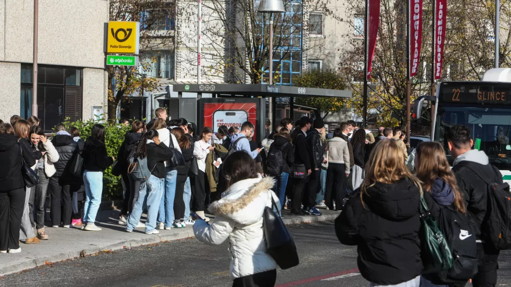 Gneča na avtobusu do in iz Fužin: »Sploh se mi ne splača več imeti urbane.«