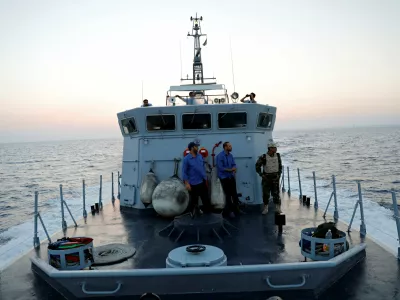 ﻿Members of the Libyan Coast Guard search for migrants off the coast of Tripoli, Libya, August 9, 2017. REUTERS/Hani Amara