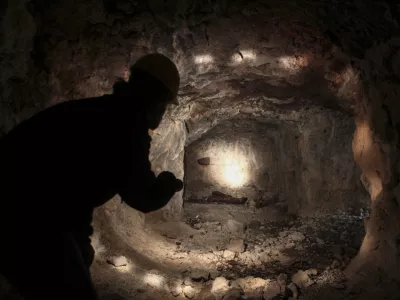 ﻿- kraška jama - - 12.12.2015 - iskalna akcija in uničenje neeksplodiranih ubojnih sredstev, Renški vrh nad Novo Gorico  ///FOTO: Luka Cjuha.