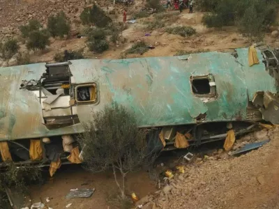﻿In this photo provided by the government news agency Andina, a crashed bus lays on the bottom of a cliff in Arequipa, Peru, Wednesday, Feb. 21, 2018. At least 25 people were killed when their bus veered off a highway and tumbled 200 meters down a cliff. (Andina News Agency via AP)