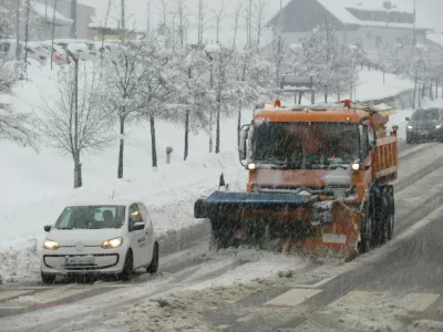 Novo mesto, sneg, zasnežene ceste, močno sneženje, pluženje ceste. F Dragana Stanković