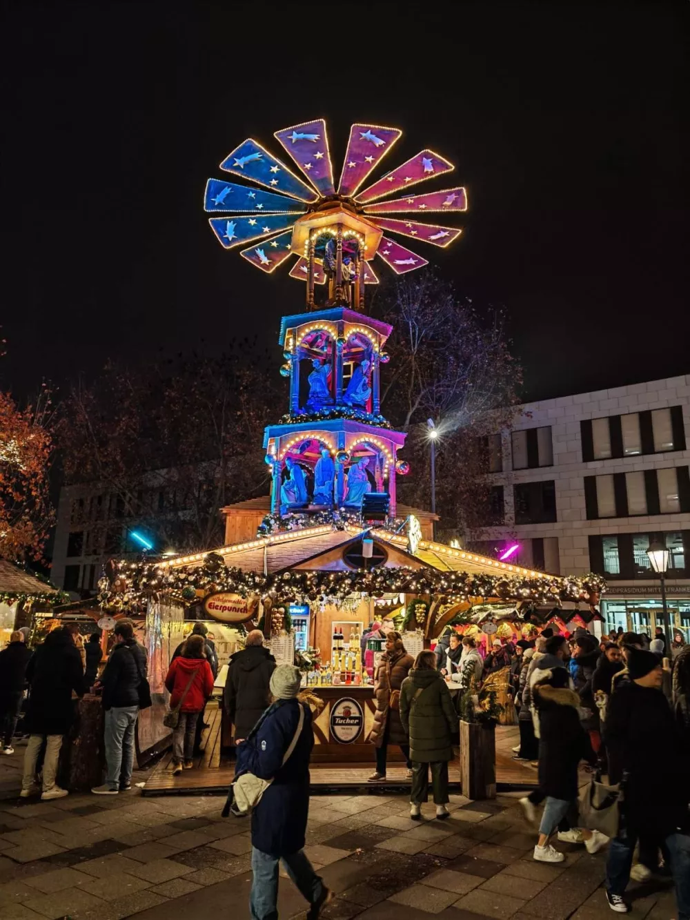 Nekatere stojnice so lahko tudi prav posebno okra&scaron;ene. / Foto: Miha First