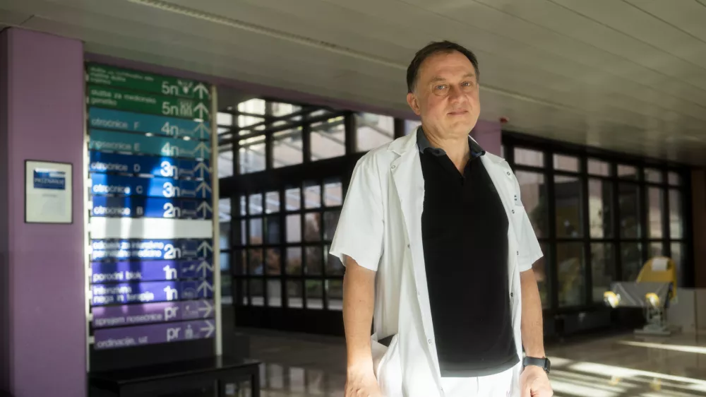 Dr. Gorazd Kav&scaron;ek ostaja trden zagovornik javnega zdravstvenega sistema, zlasti v porodni&scaron;tvu. / Foto: Nik Erik Neubauer