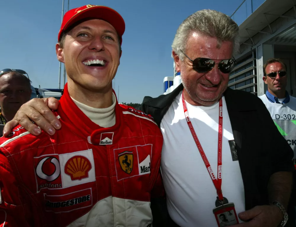 Michael Schumacher z menedžerjem&nbsp;Willijem Webrom leta 2002.&nbsp;/ Foto: Reuters