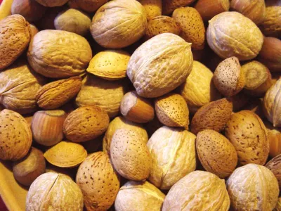 oreščki mandelj lešnik