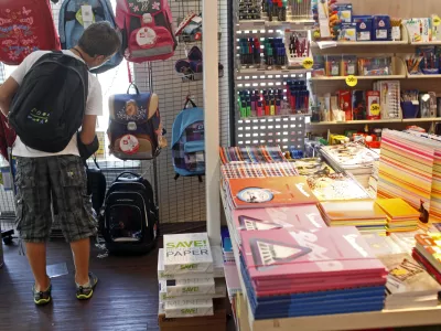 - Založba Mladinska knjiga - šolski učbeniki - delovni zvezki - knjigarna //FOTO: Jaka Gasar