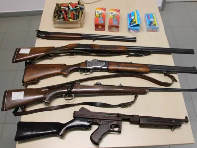 zaseženo orožje puške