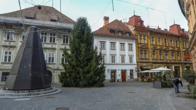13.11.2025 - Novoletna jelka - smreka - veseli december - praznična okrasitev ljubljaneFoto: Luka Cjuha