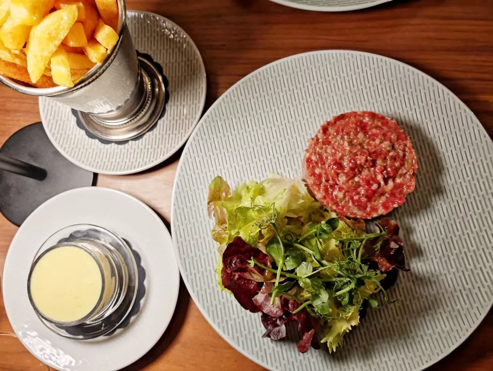 Tatarski biftek, Restavracija Klas