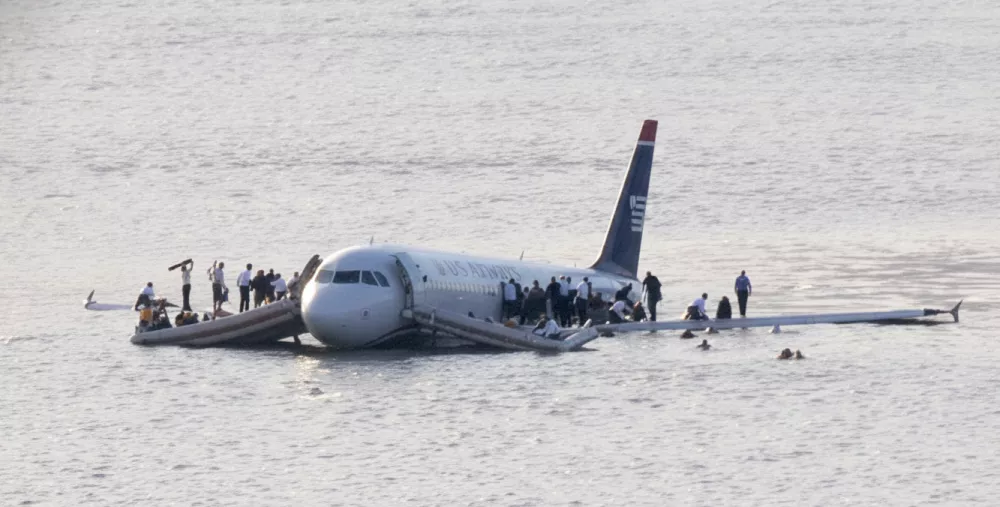 Voda je bila ledeno mrzla, zrak pa še bolj, česar slika ne pokaže najbolje. / Foto: Wikipedia/google Gemini