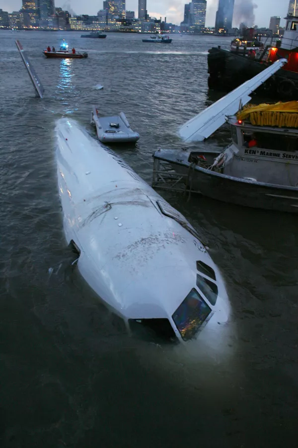 Letalo se je kmalu potopilo. / Foto: Profimedia