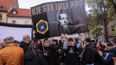 - 28.10.2025 - Izredna skupščina občine Novo Mesto s svetniki in predstavniki vlade in protest proti romskemu nasilju z naslovom Dovolj je!//FOTO: Jaka Gasar